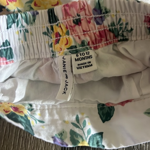 Janie & Jack girls shorts 6-12m - Picture 3 of 3